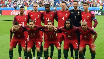 Campeones de Europa. De pie, y de izquierda a derecha posan Nani, Pepe, W. Carvalho, Fonte, Rui Patricio y Cristiano. Abajo. en el mismo orden, Guerreiro, A. Silva, Cedric, Renato Sanches y Joao Mario. 