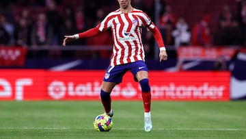 Atletico Madrid's Portuguese forward Joao Felix controls the ball during the Spanish League football match between Club Atletico de Madrid and Elche CF at the Wanda Metropolitano stadium in Madrid on December 29, 2022. (Photo by Pierre-Philippe Marcou / AFP)