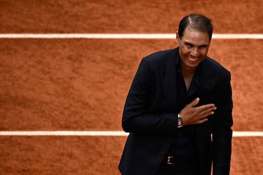 Rafa Nadal durante su emotivo homenaje en la pista Philippe-Chatrier. 