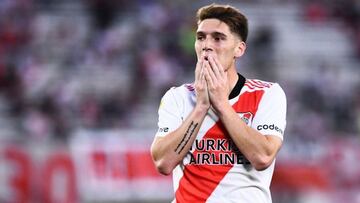 Angileri, en un partido con River Plate