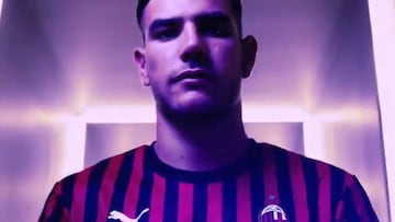 Theo, con la camiseta del Milán.