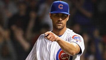 CHICAGO, IL - AUGUST 23: Cole Hamels #35 of the Chicago Cubs points to third baseman David Bote after Bote started a double play to end the game against the Cincinnati Reds at Wrigley Field on August 23, 2018 in Chicago, Illinois. The Cubs defeated the Re