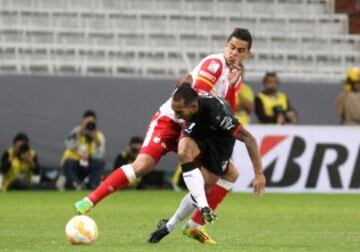 Un cauto Santa Fe espera a Atlas de México en el estadio Jalisco. Primer partido del Grupo 1 en Copa Libertadores. Segundo tiempo a favor del equipo colombiano.