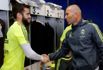 Nacho saluda a Zidane, emocionado con su nuevo técnico. 