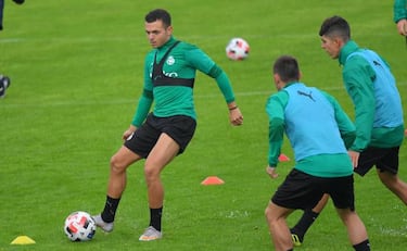 El Racing guarda su última ficha libre para un defensa central