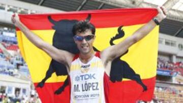 El atleta espa&ntilde;ol Miguel &Aacute;ngel L&oacute;pez celebra la medalla de bronce en 20 kil&oacute;metros marcha de los Mundiales de Atletismo Mosc&uacute;.