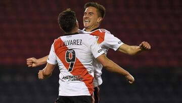 ROSARIO, ARGENTINA - SEPTEMBER 15: (L-R) Julián Álvarez of River Plate celebrates with teammate Agustín Palavecino after scoring the fourth goal of his team during a match between Newell's Old Boys and River Plate as part of Torneo Liga Profesional 2021 at Marcelo Bielsa Stadium on September 15, 2021 in Rosario, Argentina. (Photo by Luciano Bisbal/Getty Images)
