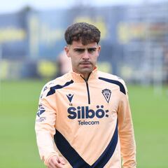 Melendo, un efectivo de nivel que recupera Paco López