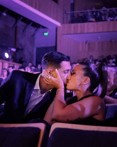 "FELIZ DÍA AMOR MÍO. TE AMO MUCHÍSIMO".