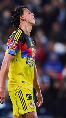 Igor Lichnovsky of America during the quarter-final first match between Monterrey and America as part of the Liga BBVA MX, Torneo Apertura 2025 at BBVA Bancomer Stadium, on November 26, 2025 in Monterrey, Nuevo Leon, Mexico.