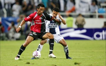 Debutó en México en 2007 con el Atlas, sin embargo, Barrios dejó mucho que desear en nuestro país. Tres años después jugó su primer partido como seleccionado de Paraguay en partido ante Irlanda.