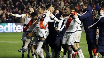 Los jugadores del Rayo celebran su pase a octavos de Copa.