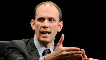 FILE PHOTO: Austan Goolsbee gestures as he addresses the 2010 meeting of the Wall Street Journal CEO Council in Washington, November 16, 2010. REUTERS/Jonathan Ernst/File Photo