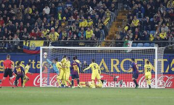 Messi anot¨® el 4-3 de falta.