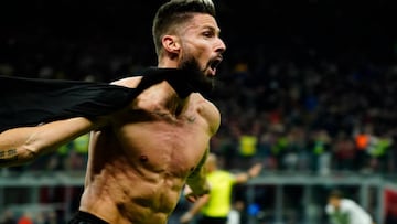 MILAN, ITALY - NOVEMBER 05: Olivier Giroud of AC Milan celebrates after scoring his team's second goal during the Serie A match between AC MIlan and Spezia Calcio at Stadio Giuseppe Meazza on November 05, 2022 in Milan, Italy. (Photo by Pier Marco Tacca/AC Milan via Getty Images)