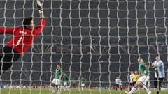 Kun le robó los halagos y las portadas a Messi