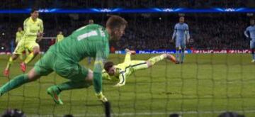 Penalti y posterior rechace fallado por Messi.