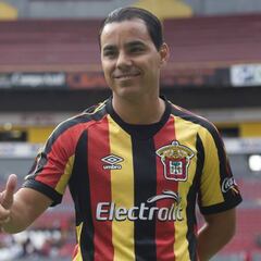 Omar Bravo no descarta volver del retiro