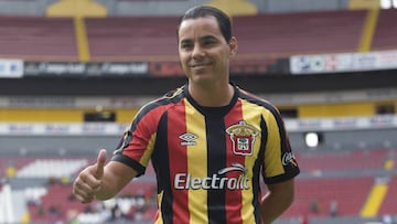 Omar Bravo no descarta volver del retiro