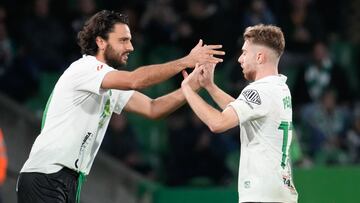 La gran ovaci¨®n del partido se lo llev¨®, con c¨¢ntico personalizado, Peque. El catal¨¢n dej¨® su sitio a Grenier tras un complet¨ªsimo partido, con gol incluido.