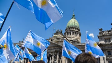 Cambio de peso argentino a peso chileno hoy, 24 de abril: valor, precio, qué es y a cuánto está el dólar blue