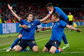 1-0. Federico Chiesa celebra el primer gol.