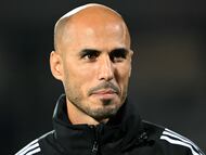 Tigres' Argentine head coach Guido Pizarro looks on ahead of the first leg of the Liga MX Apertura semifinal football match between Cruz Azul and Tigres at Banorte Stadium in Mexico City on December 3, 2025. (Photo by CARL DE SOUZA / AFP)