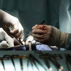 La tragedia de Nuria: muere en el quirófano y su familia aún no puede enterrarla