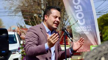 Fue reelecto alcalde este año y ahora está con arresto domiciliario y sin poder salir de Chile