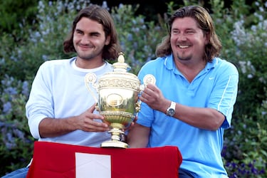 Kramfors, 29 de enero de 1965- Kramfors, 23 de agosto de 2024. 59 años. Como tenista ganó tres torneos individuales y tres de dobles en el circuito ATP en los años 80, hasta alcanzar el número 25 del mundo, pero quizá se le recuerde más como entrenador de grandes jugadores: Roger Federer, Stanislas Wawrinka, Marcelo Ríos, Marat Safin 