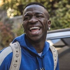 Unas fotos en un baño destapan el nuevo amor de Vinicius Júnior