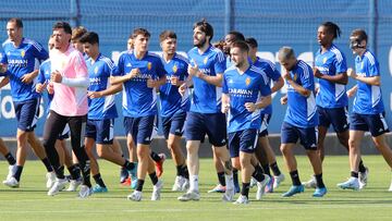 Los jugadores del Zaragoza hacen carrera durante un entrenamiento de pretemporada.