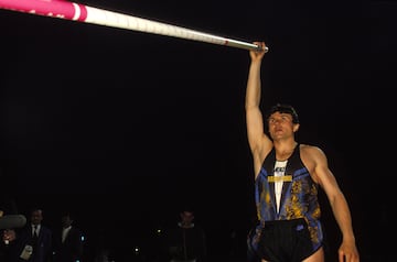 El atleta ucraniano especialista en salto de pértiga es el único con 6 medallas de oro en una misma prueba, las cuales consiguió en 1983, 1987, 1991, 1993, 1995 y 1997, año en el que se retiró. Además, tiene 35 plusmarcas en su haber (18 en pista cubierta y 17 al aire libre). Desde 1994 tenía el récord de salto al aire libre con 6,14 metros, hasta que en 2020 Armand Duplantis lo batió con 6,15 metros.