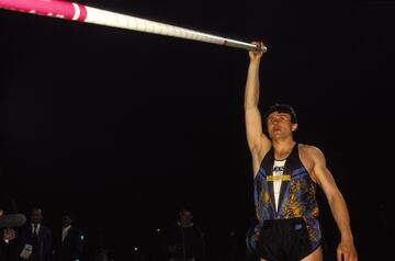 El atleta ucraniano especialista en salto de p谷rtiga es el 迆nico con 6 medallas de oro en una misma prueba, las cuales consigui車 en 1983, 1987, 1991, 1993, 1995 y 1997, a?o en el que se retir車. Adem芍s, tiene 35 plusmarcas en su haber (18 en pista cubierta y 17 al aire libre). Desde 1994 ten赤a el r谷cord de salto al aire libre con 6,14 metros, hasta que en 2020 Armand Duplantis lo bati車 con 6,15 metros.