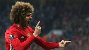 NVR913. MANCHESTER (REINO UNIDO), 11/05/2017.- El jugador del Manchester United Marouane Fellaini celebra despu&eacute;s de anotar un gol hoy, jueves 11 de mayo de 2017, durante un partido entre el Manchester United y el Celta Vigo por la semifinal de la 