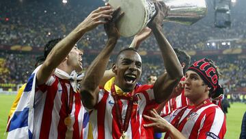 El defensa central de Turbo vistió una única camiseta en LaLiga, la del Atlético de Madrid, con quien conquistó dos UEFA Europa League, una Supercopa de Europa y una Copa Intertoto de la UEFA durante las ocho temporadas en las que estuvo. 