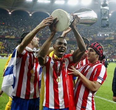 El defensa central de Turbo vistió una única camiseta en LaLiga, la del Atlético de Madrid, con quien conquistó dos UEFA Europa League, una Supercopa de Europa y una Copa Intertoto de la UEFA durante las ocho temporadas en las que estuvo. 