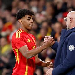 Lamine, ’Luis de la Gente’ va a lo suyo