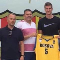 Justin Doellman obtiene la nacionalidad kosovar