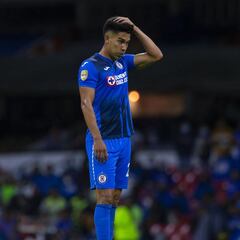 ‘Pol’ Fernández viajó a Argentina y no jugará con Cruz Azul la jornada 2