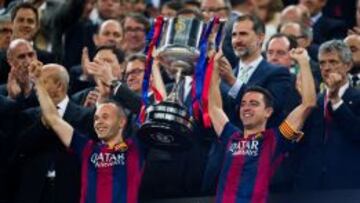 El Camp Nou despide a Xavi como el español con más títulos