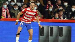 Isma Ruiz, durante el Granada - Atl&eacute;tico de Madrid.