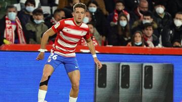 Isma Ruiz, durante el Granada - Atl&eacute;tico de Madrid.