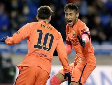 0-1. Lionel Messi (i) celebra, con su compañero el brasileño Neymar, el gol marcado al Deportivo de La Coruña.