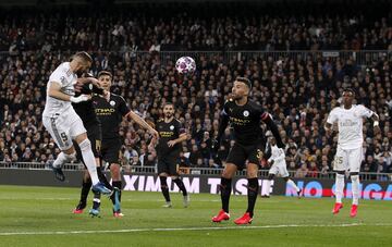 Ocasi¨®n de Benzema.