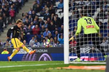 Griezmann volleys past Diego López. 0-1. Min.72