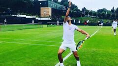 Rafa Nadal entrena sobre la hierba del All England Club antes de Wimbledon.