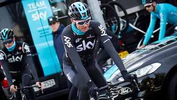 La UCI quiere que Froome no participe en el Giro y el Tour