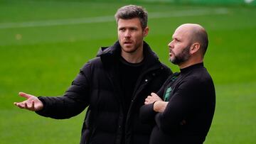 Mikel Martija y José Alberto, director deportivo y entrenador del Racing.