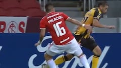 El desafortunado partido de Palacios: dos fouls y expulsado